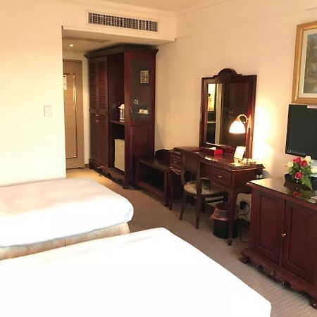 Sunrise Hotel Тайнан Екстериор снимка