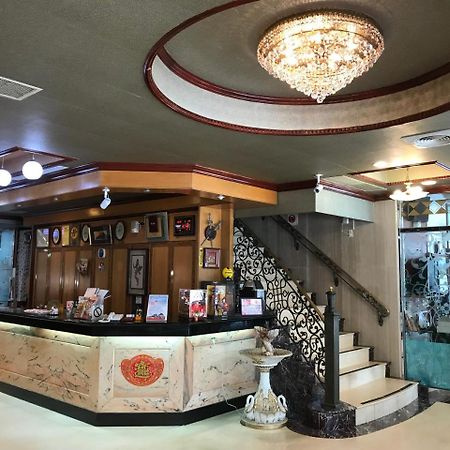 Sunrise Hotel Тайнан Екстериор снимка