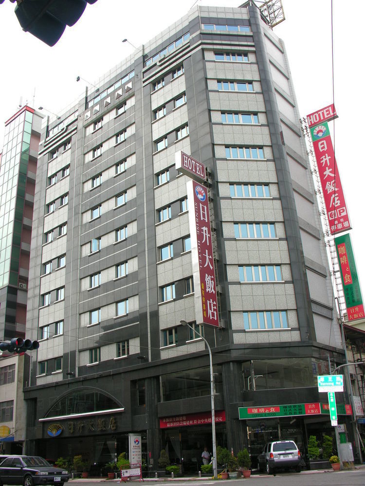 Sunrise Hotel Тайнан Екстериор снимка