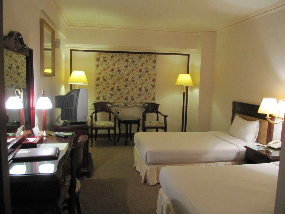 Sunrise Hotel Тайнан Екстериор снимка