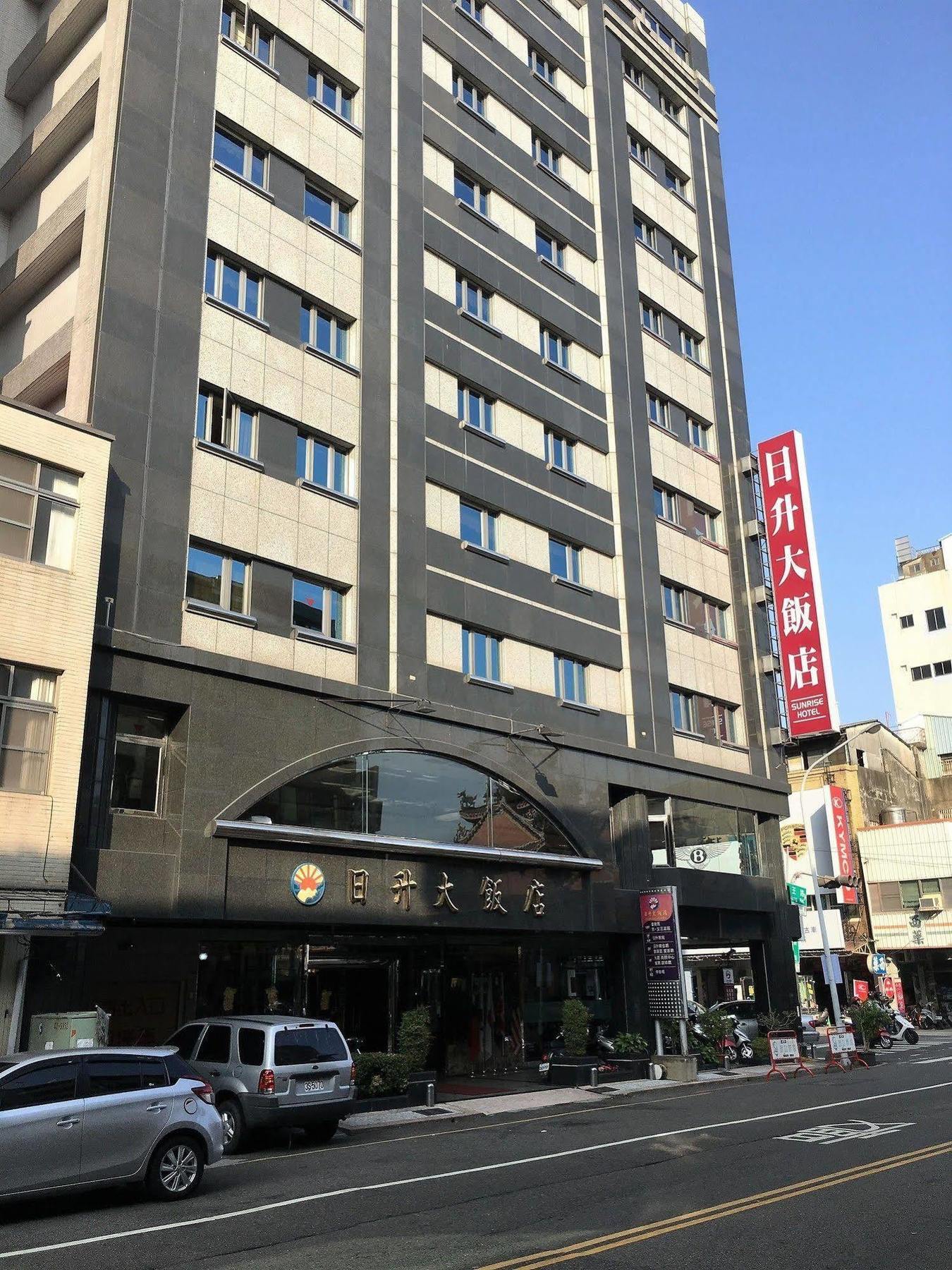 Sunrise Hotel Тайнан Екстериор снимка