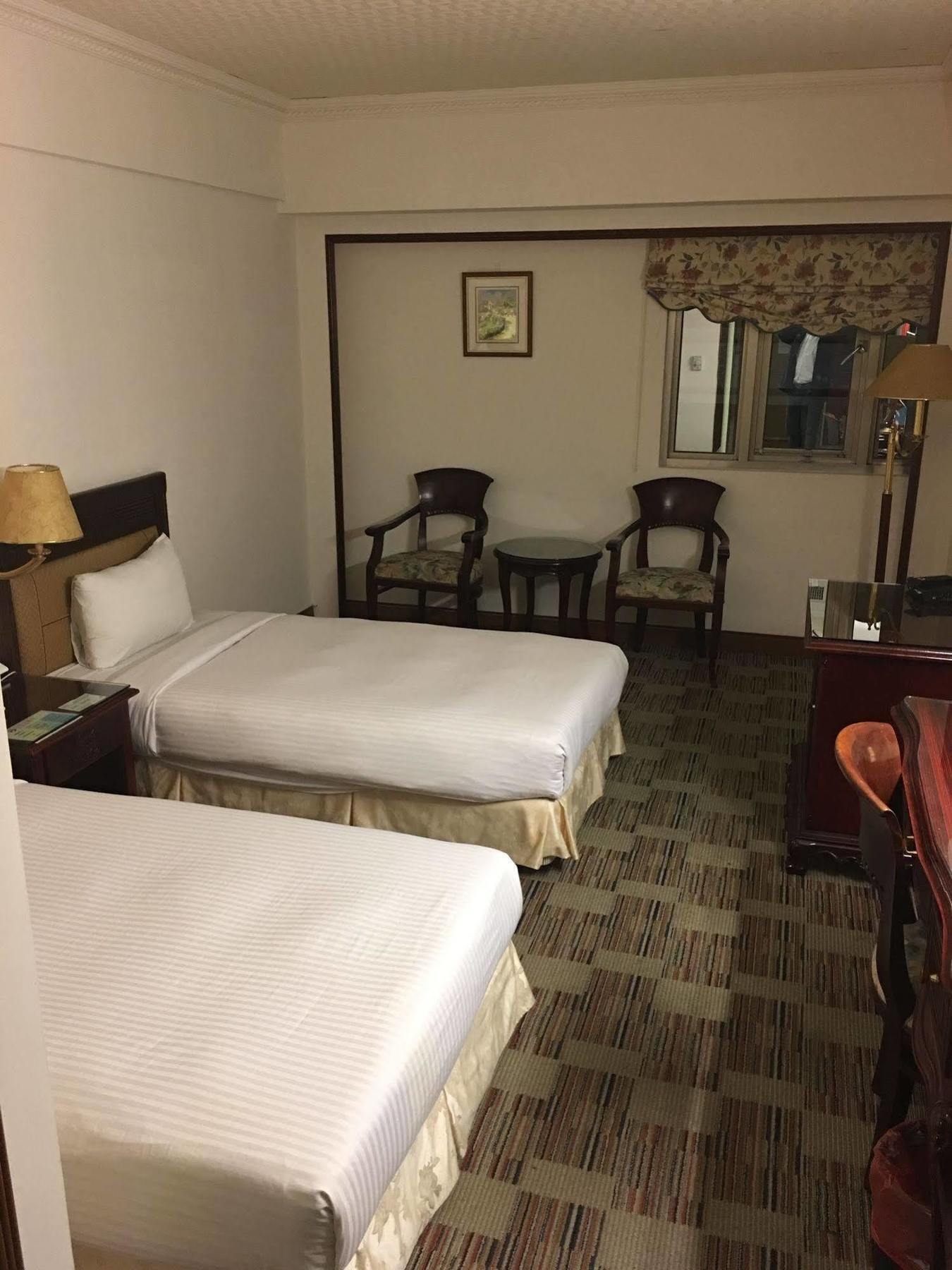 Sunrise Hotel Тайнан Екстериор снимка