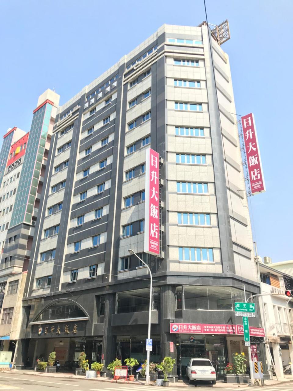 Sunrise Hotel Тайнан Екстериор снимка