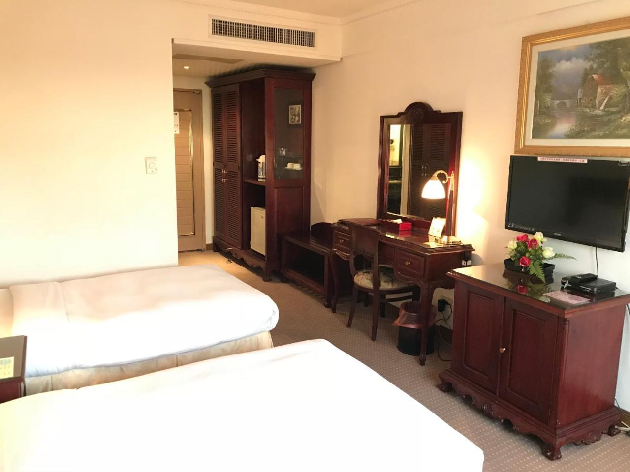 Sunrise Hotel Тайнан Екстериор снимка