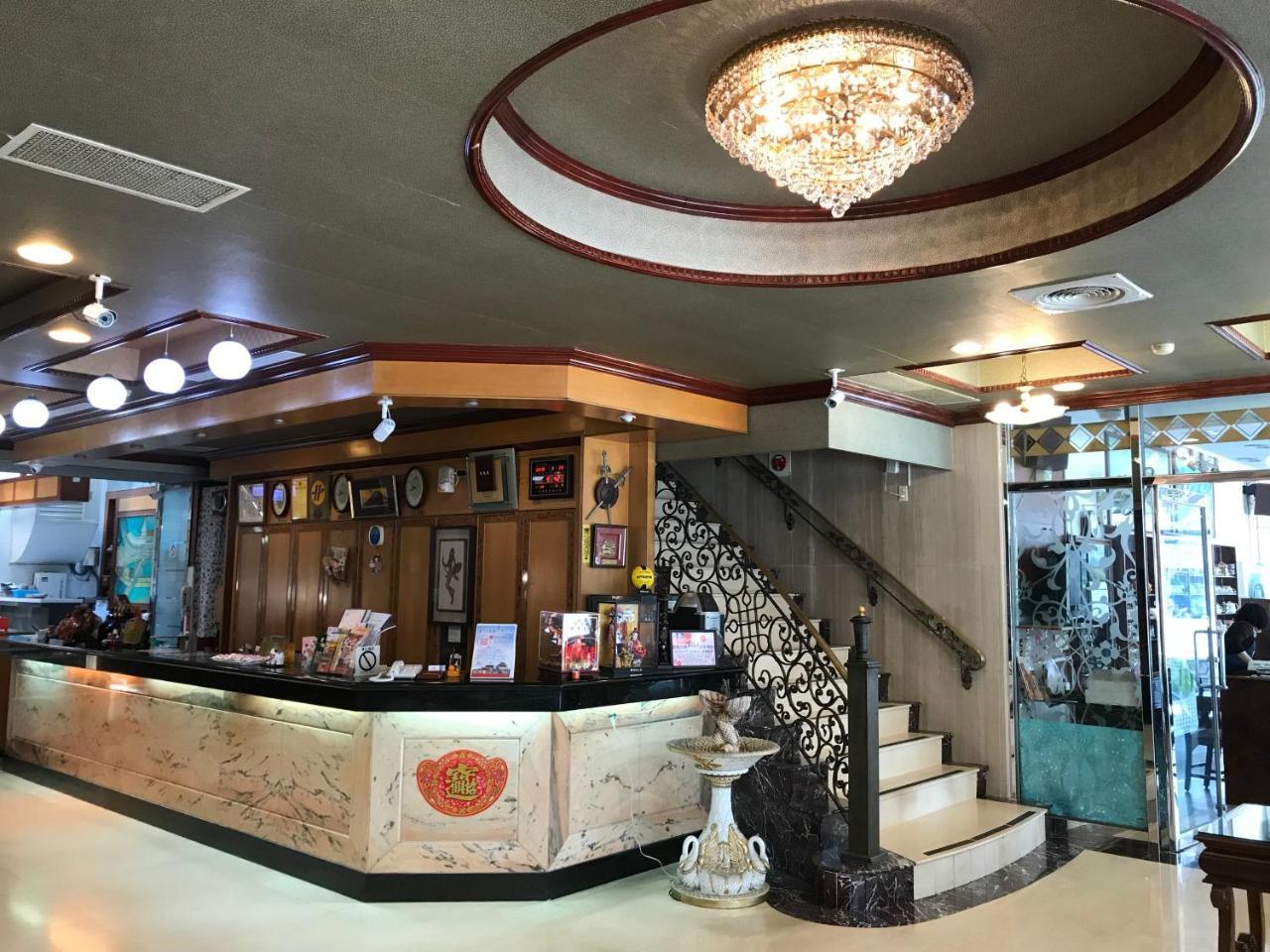 Sunrise Hotel Тайнан Екстериор снимка