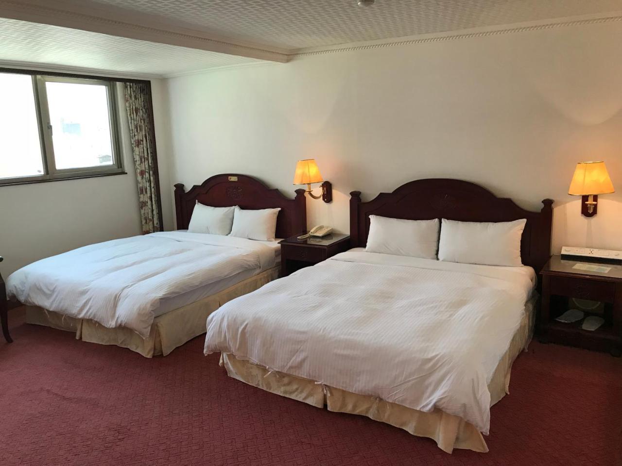 Sunrise Hotel Тайнан Екстериор снимка