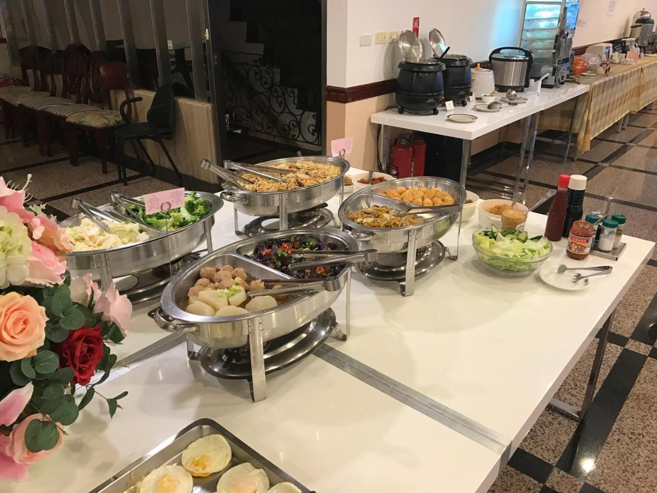Sunrise Hotel Тайнан Екстериор снимка
