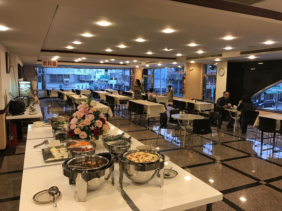 Sunrise Hotel Тайнан Екстериор снимка