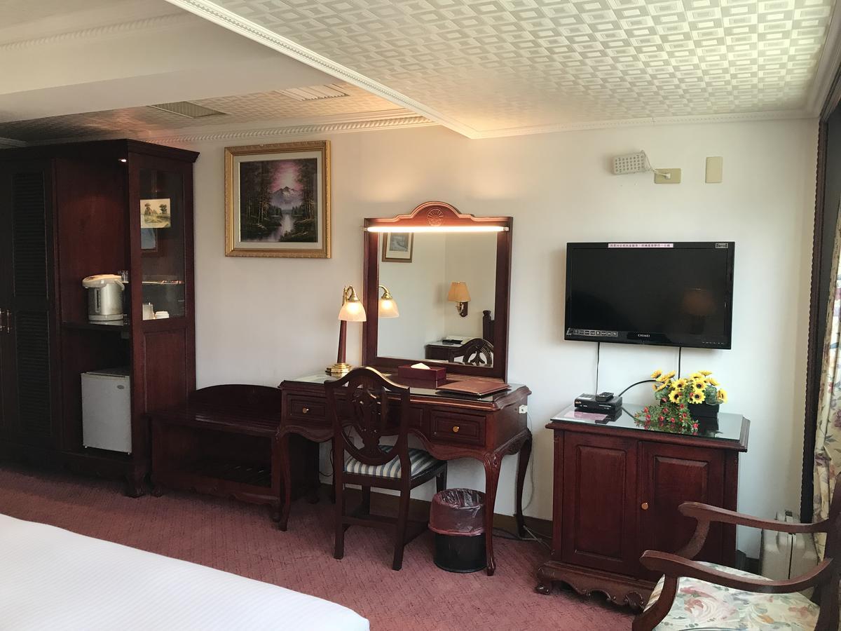Sunrise Hotel Тайнан Екстериор снимка