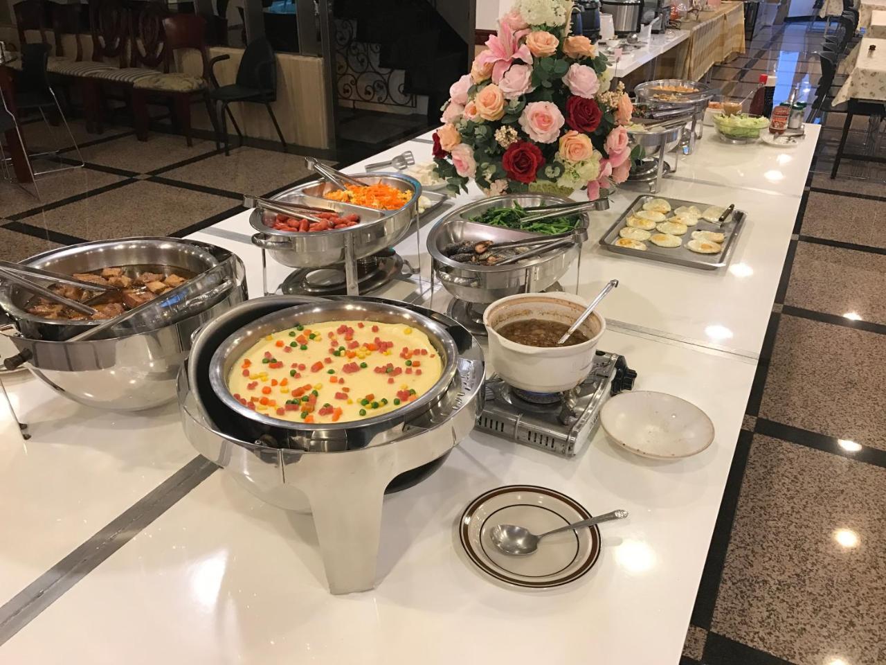 Sunrise Hotel Тайнан Екстериор снимка