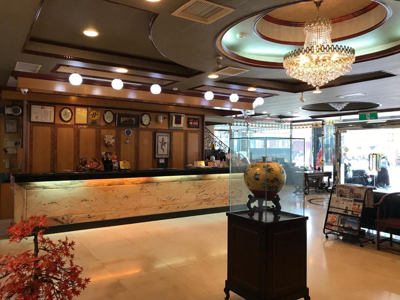 Sunrise Hotel Тайнан Екстериор снимка