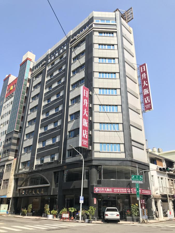 Sunrise Hotel Тайнан Екстериор снимка