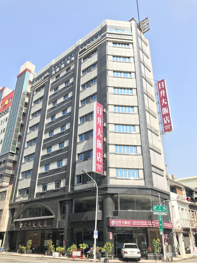 Sunrise Hotel Тайнан Екстериор снимка